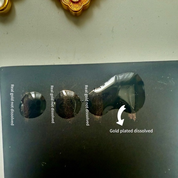 18K Yellow Gold Mother of Pearl Butterfly Pendent Charm - Picture 9 of 9